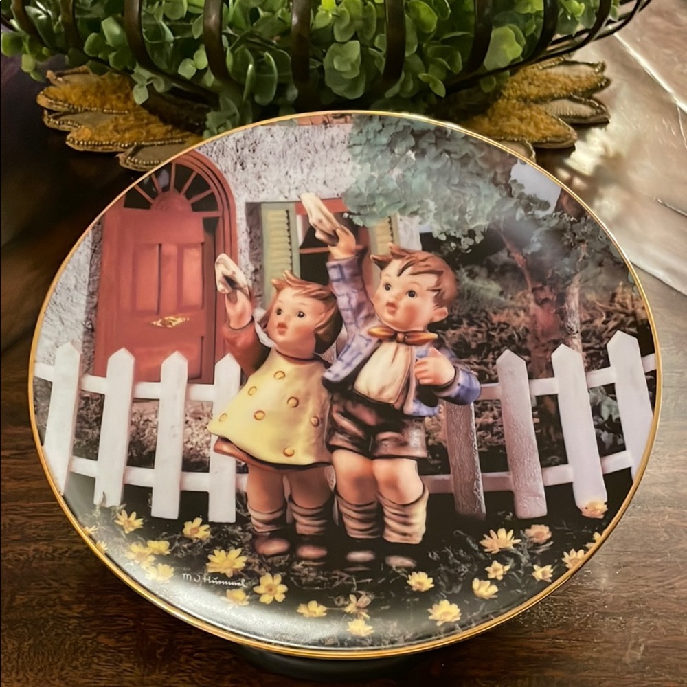 ✨M.J. Hummel, "Come Back Soon"
Collectors Plate.